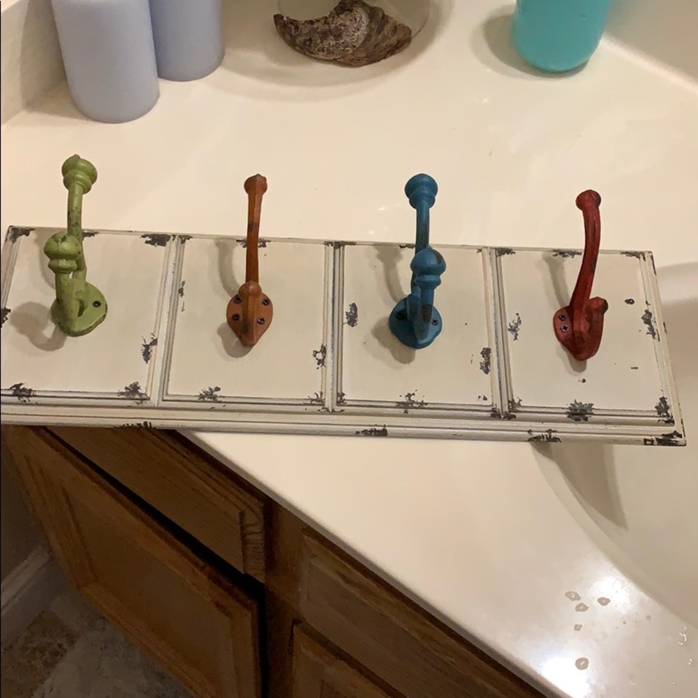 Wall decor distressed wooden wall piece with hooks